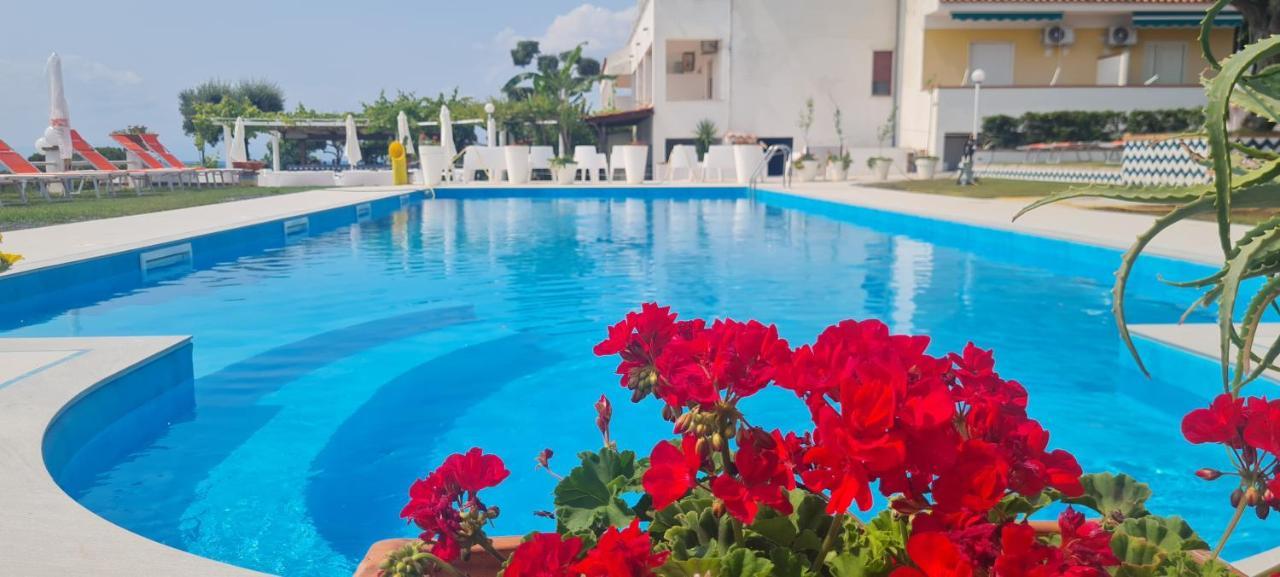 Hotel Cristina Диаманте Екстериор снимка