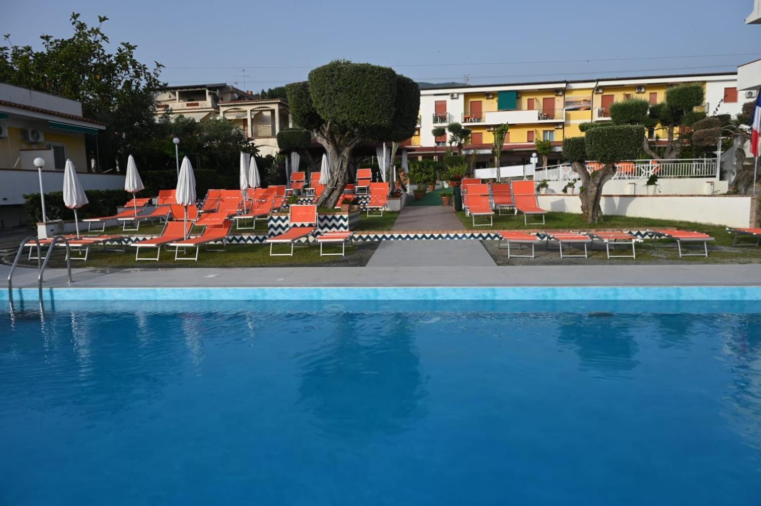 Hotel Cristina Диаманте Екстериор снимка