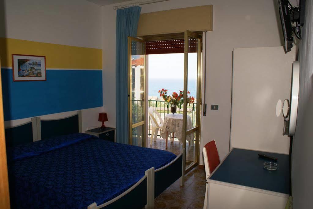 Hotel Cristina Диаманте Екстериор снимка
